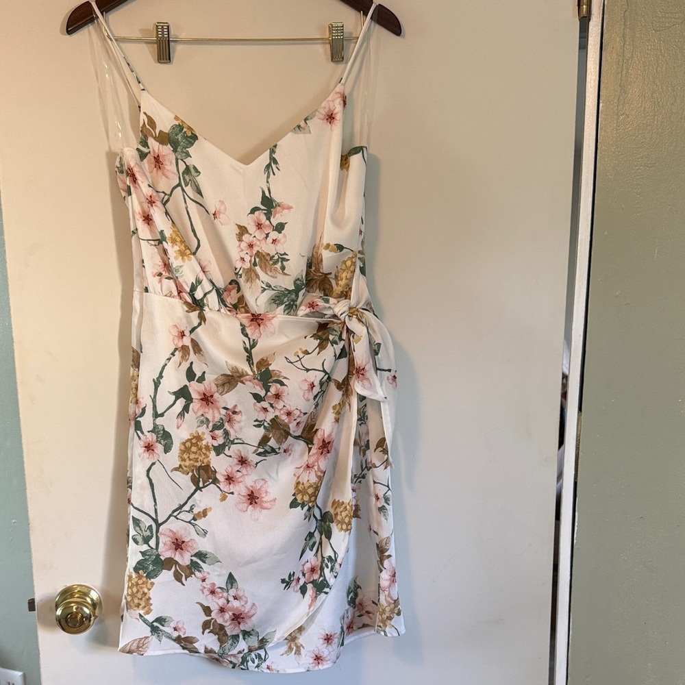 Gilli Women’s White Floral Side Tie Mini Dress Sz L NWT